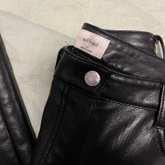 Aritzia Wilfred Melina vegan leather pants size 0 - Picture 3 of 3